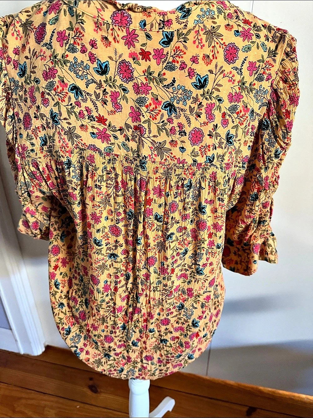 Democracy Floral Blouse in Yellow & Pink Size Large Like New - Picture 2 of 6